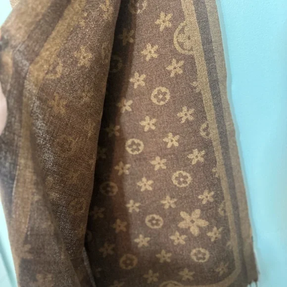 Designer luxury scarf - Picture 4 of 4